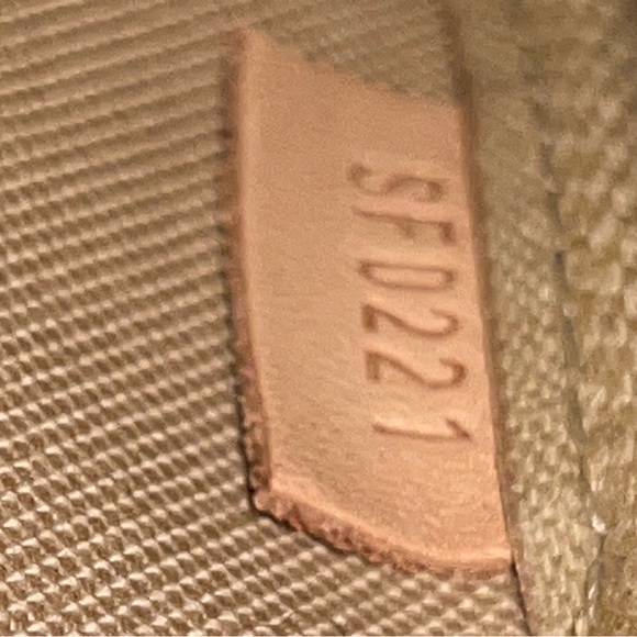 Louis Vuitton Mini Pochette - Picture 7 of 9